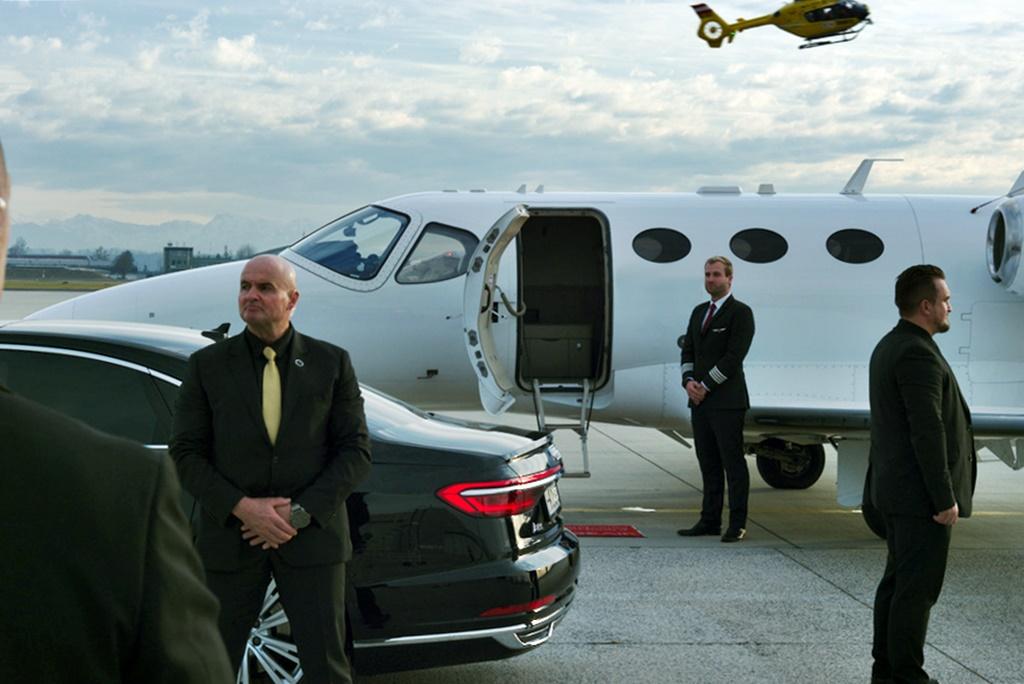 Limo Chauffeur Service in Cannes
